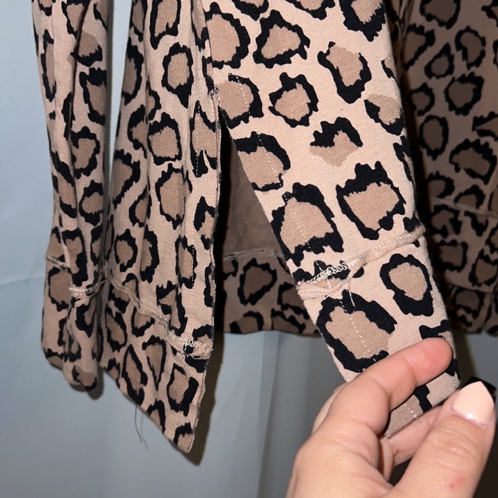 Woman’s Leopard Top - Picture 3 of 5